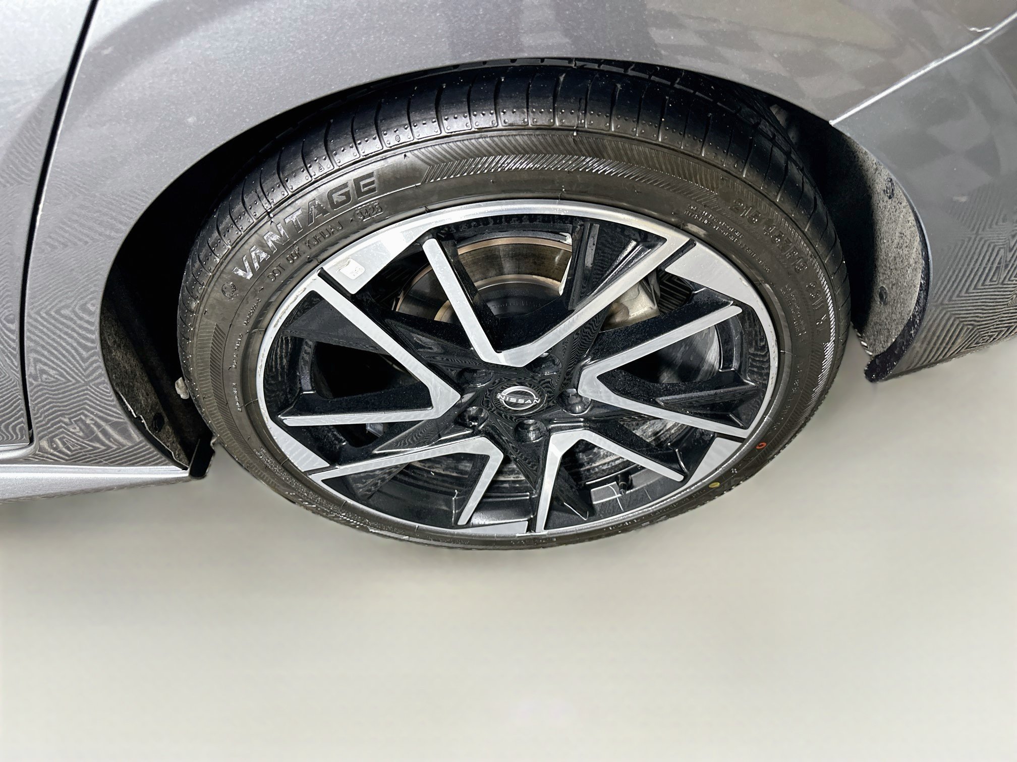 Used 2025 Nissan Sentra SR FWD image 11