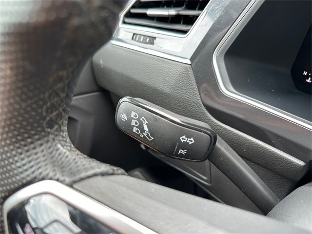 Used 2022 Volkswagen Tiguan SE R-Line image 24