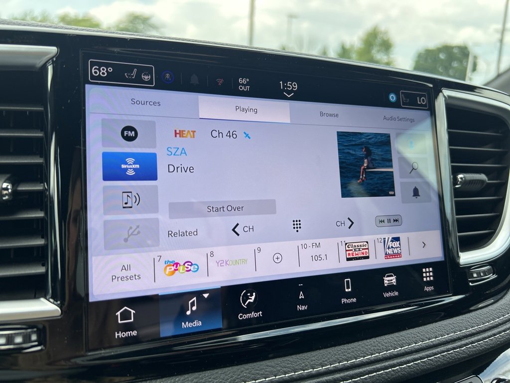 New 2026 Chrysler Pacifica Limited w/ S Appearance Package image 38