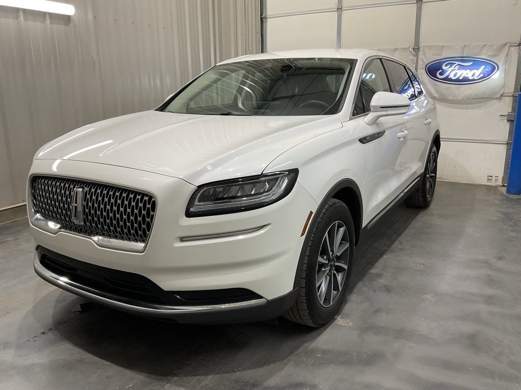 Used 2022 Lincoln Nautilus Standard image 3