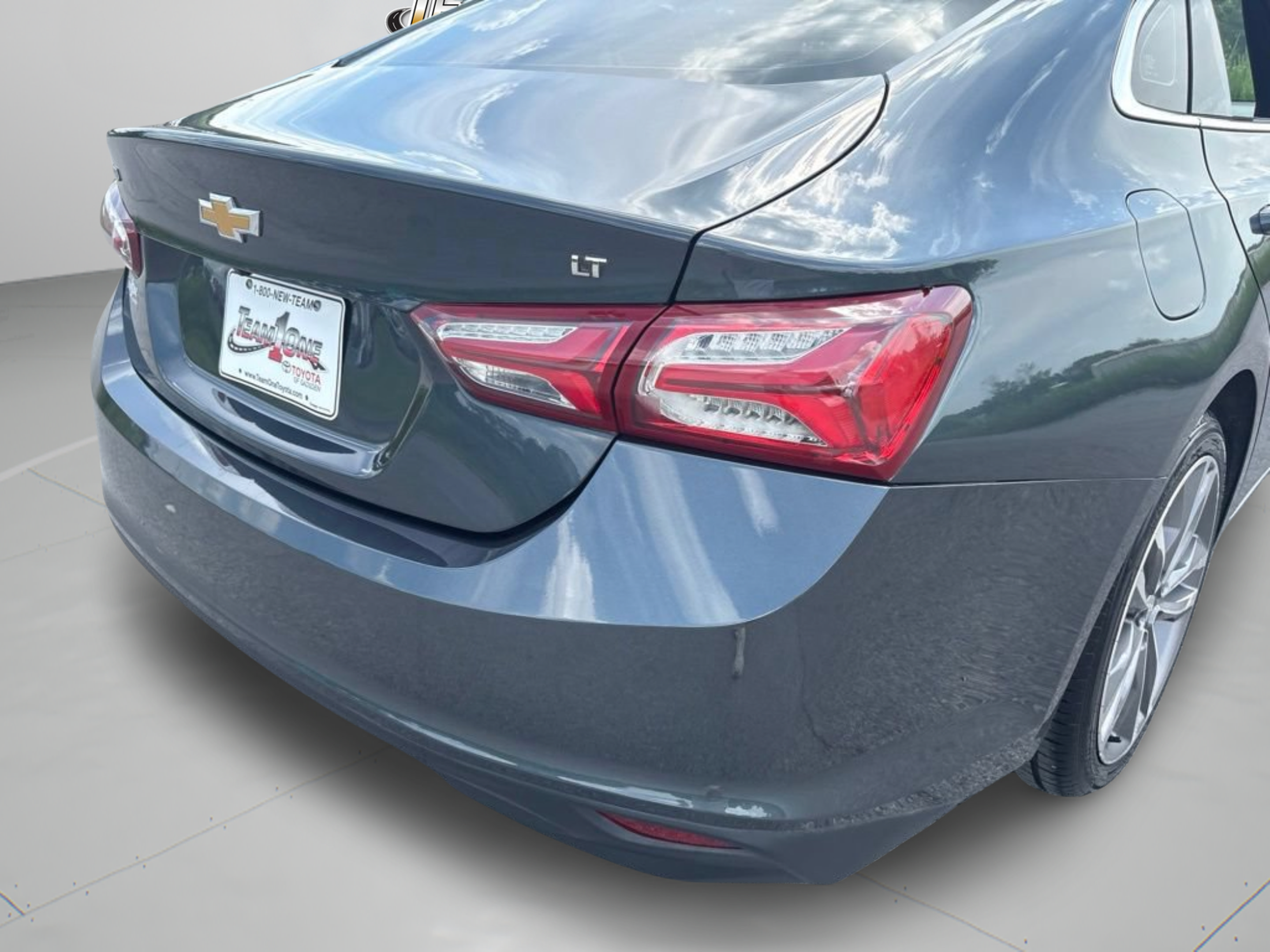 Used 2021 Chevrolet Malibu LT FWD image 28