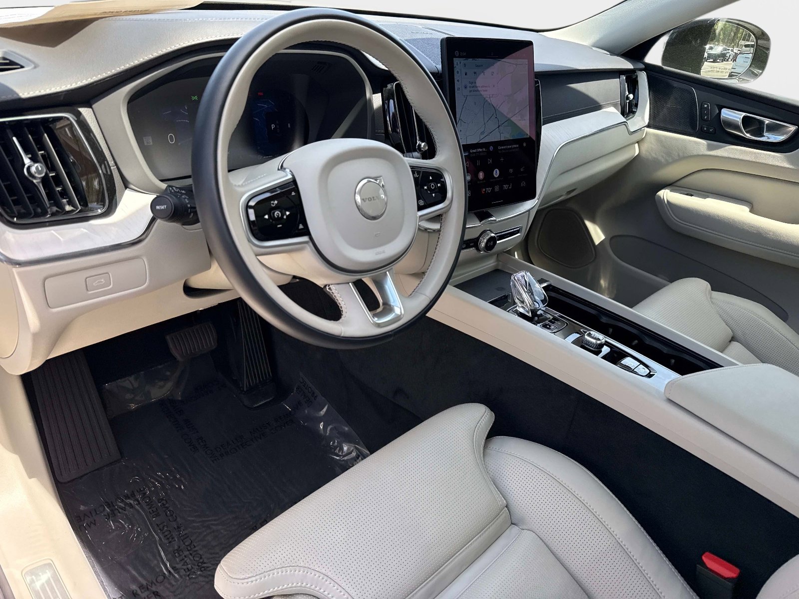 Used 2026 Volvo XC60 B5 Ultra w/ Protection Package Premier image 23