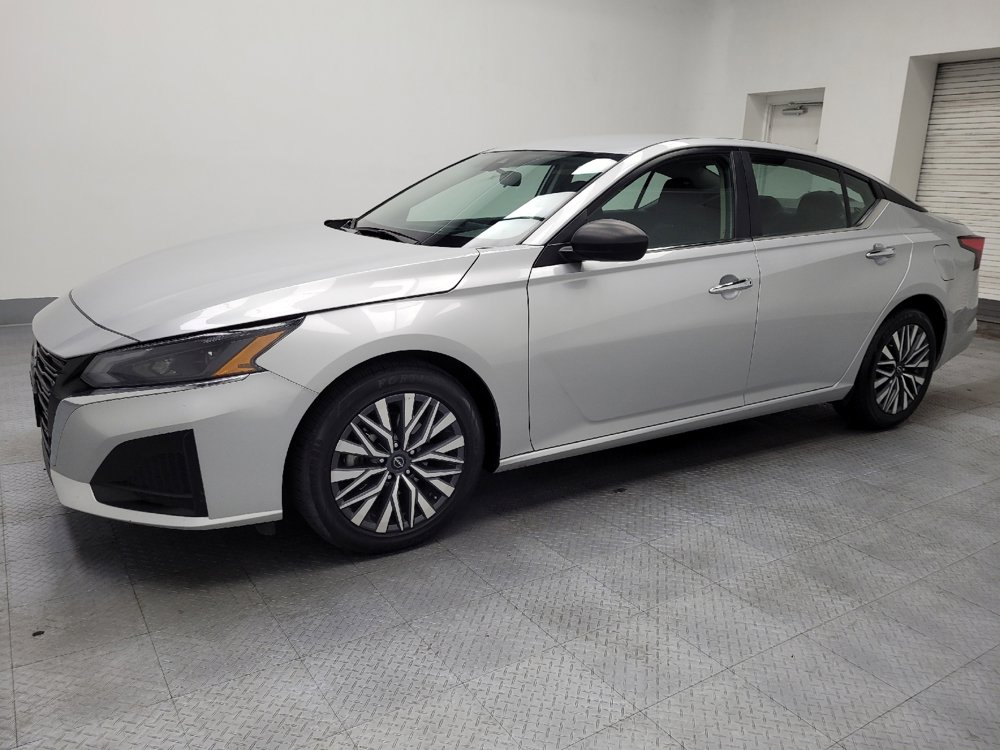 Used 2024 Nissan Altima 2.5 SV image 2