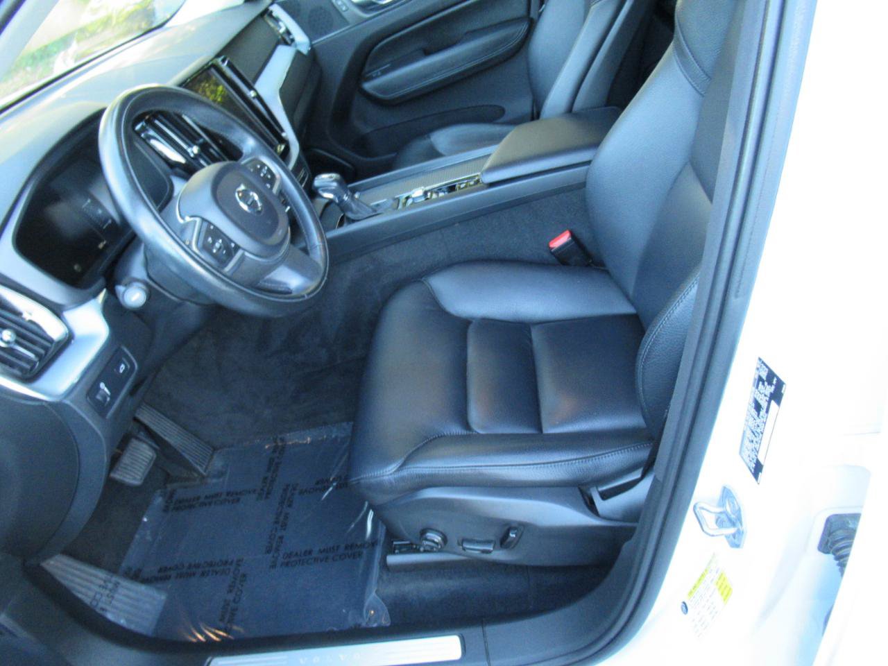 Used 2018 Volvo XC60 T6 Momentum AWD/4WD image 11