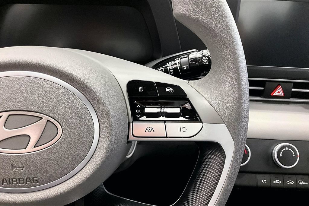 Certified 2024 Hyundai Elantra SE FWD image 21
