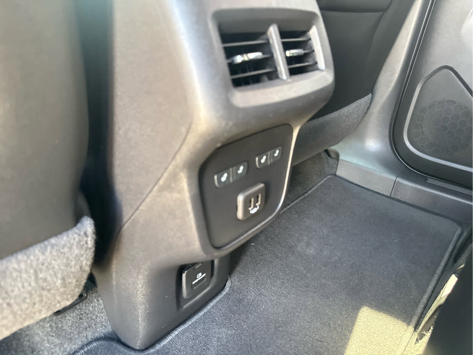 Used 2023 Chevrolet Equinox Premier AWD/4WD image 35