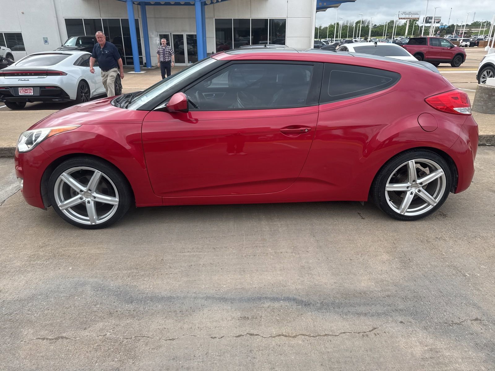 Used 2016 Hyundai Veloster w/ Option Group 03 image 2