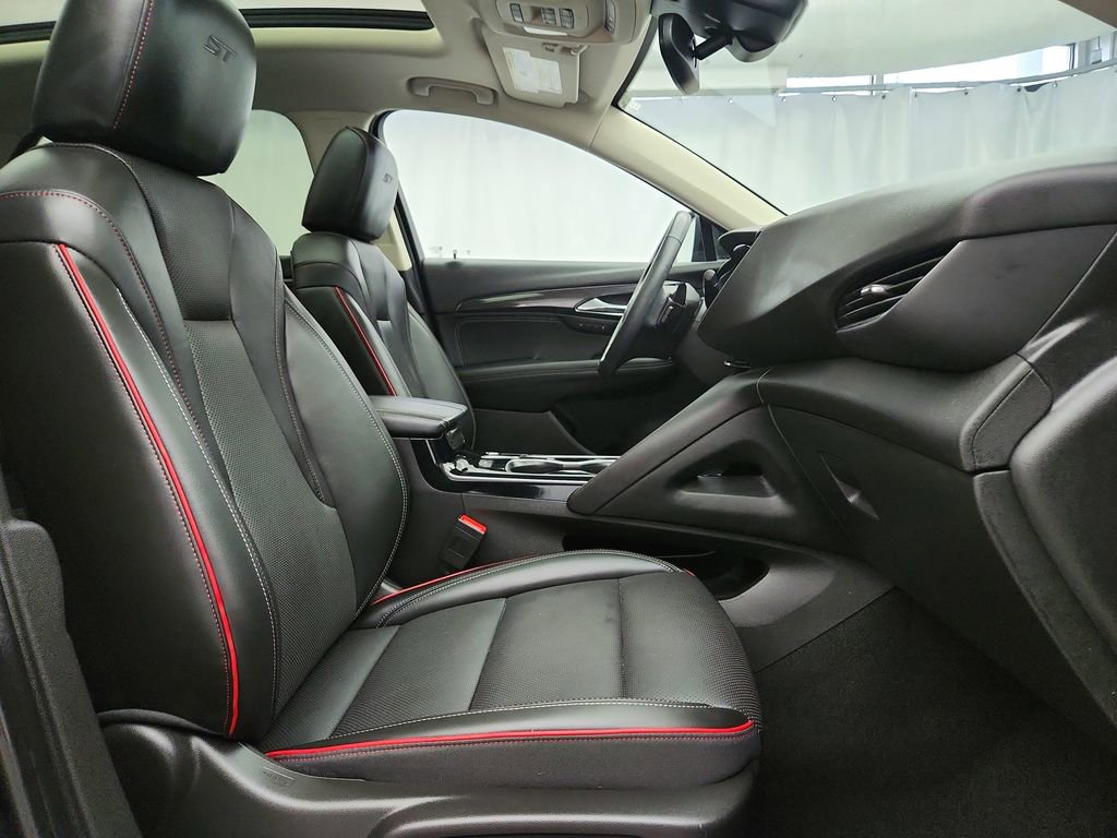 Used 2022 Buick Envision Essence w/ Technology Package I image 32