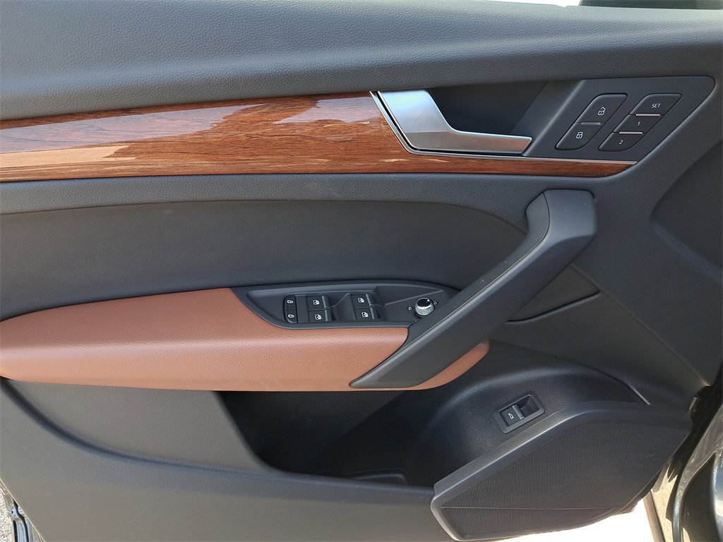 Used 2023 Audi Q5 2.0T Premium w/ Convenience Package image 20