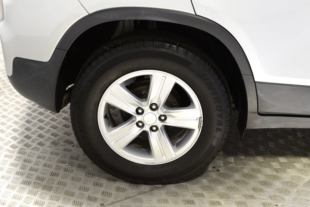 Used 2020 Chevrolet Trax LT FWD image 34