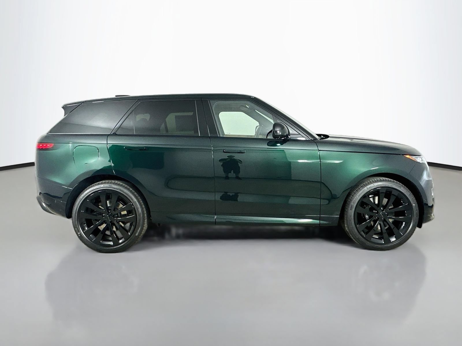 New 2027 Land Rover Range Rover Sport Dynamic SE AWD/4WD image 4