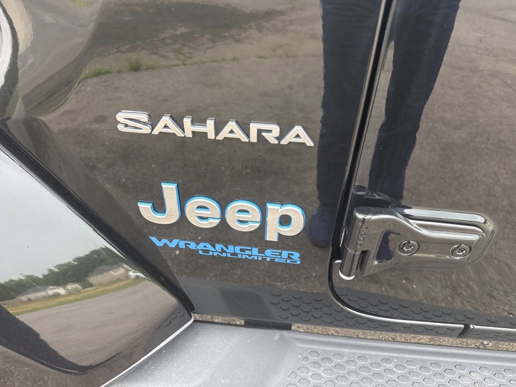 Used 2022 Jeep Wrangler Unlimited Sahara AWD/4WD image 2