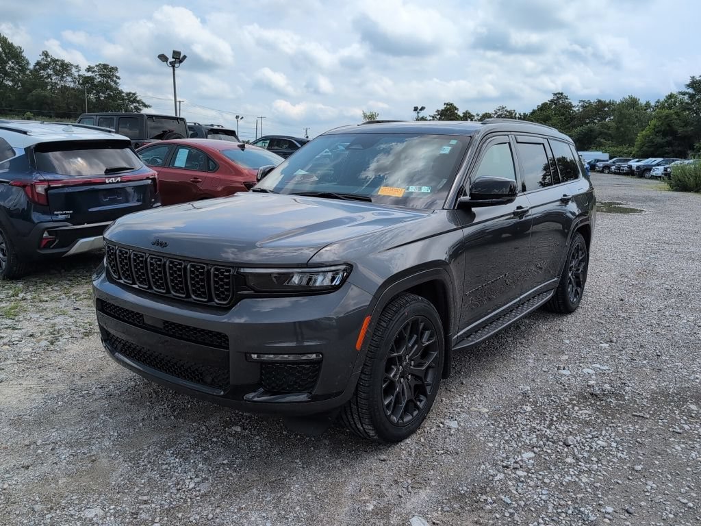 Used 2024 Jeep Grand Cherokee L Summit w/ High Altitude Package AWD/4WD image 3