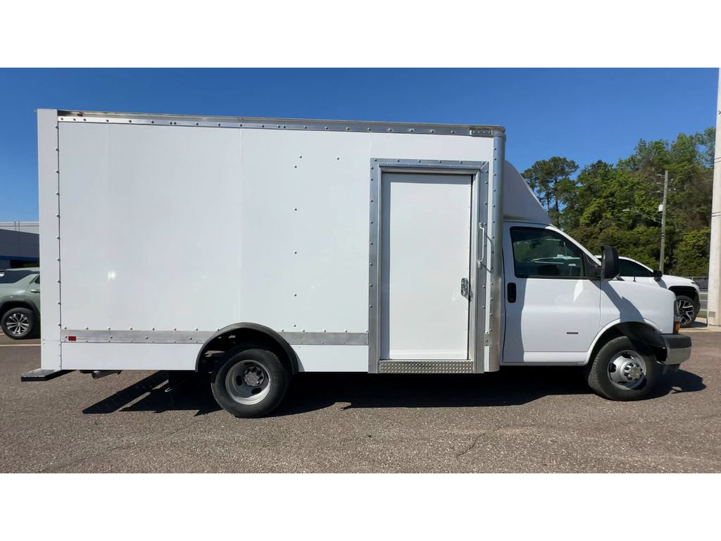 New 2024 Chevrolet Express 3500 w/ Power Convenience Package RWD image 9