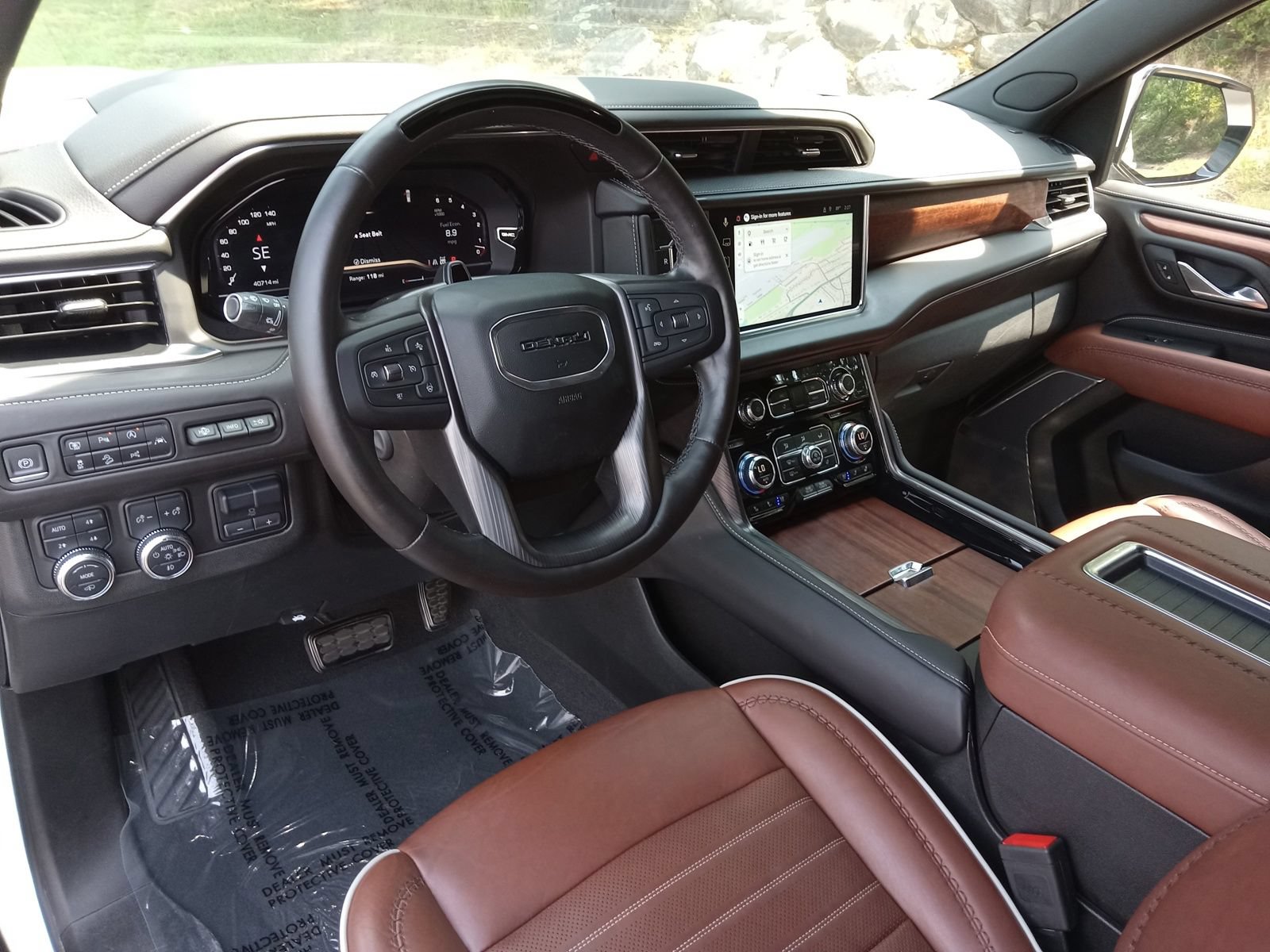 Used 2023 GMC Yukon Denali Ultimate AWD/4WD image 13