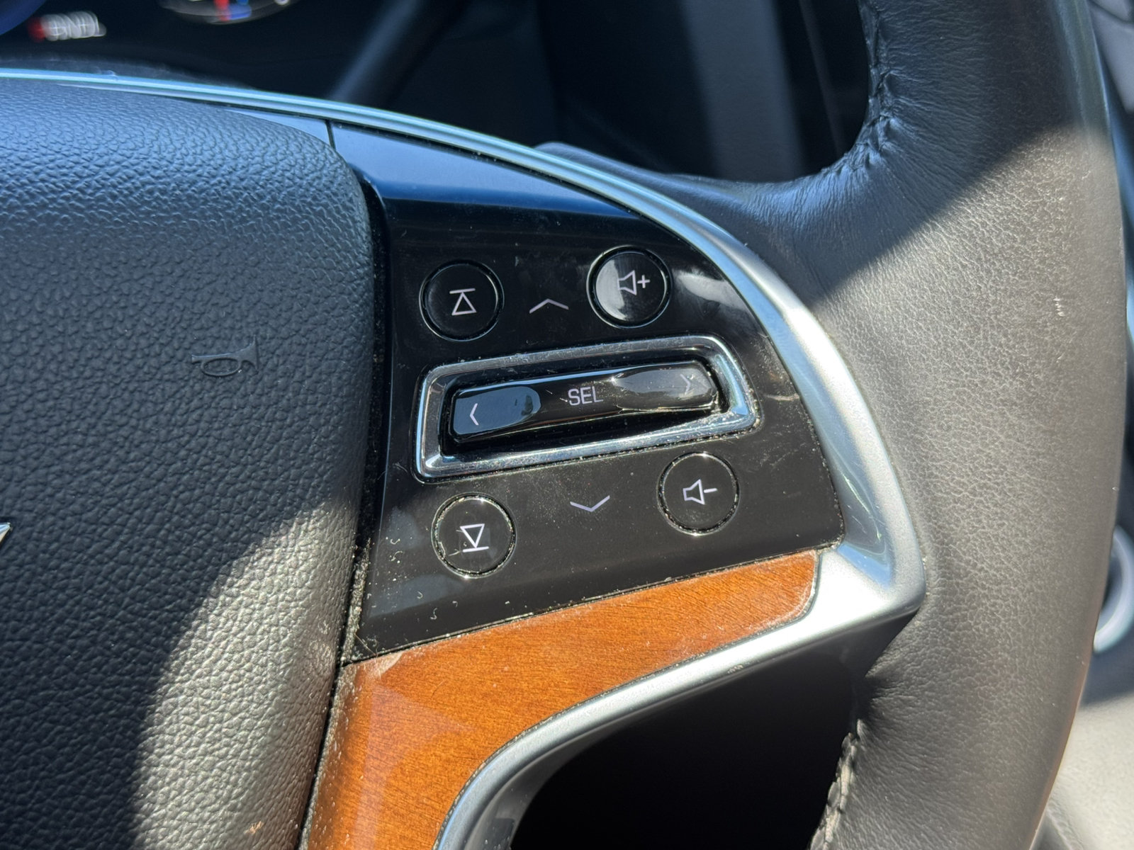 Used 2017 Cadillac Escalade ESV Luxury AWD/4WD image 36