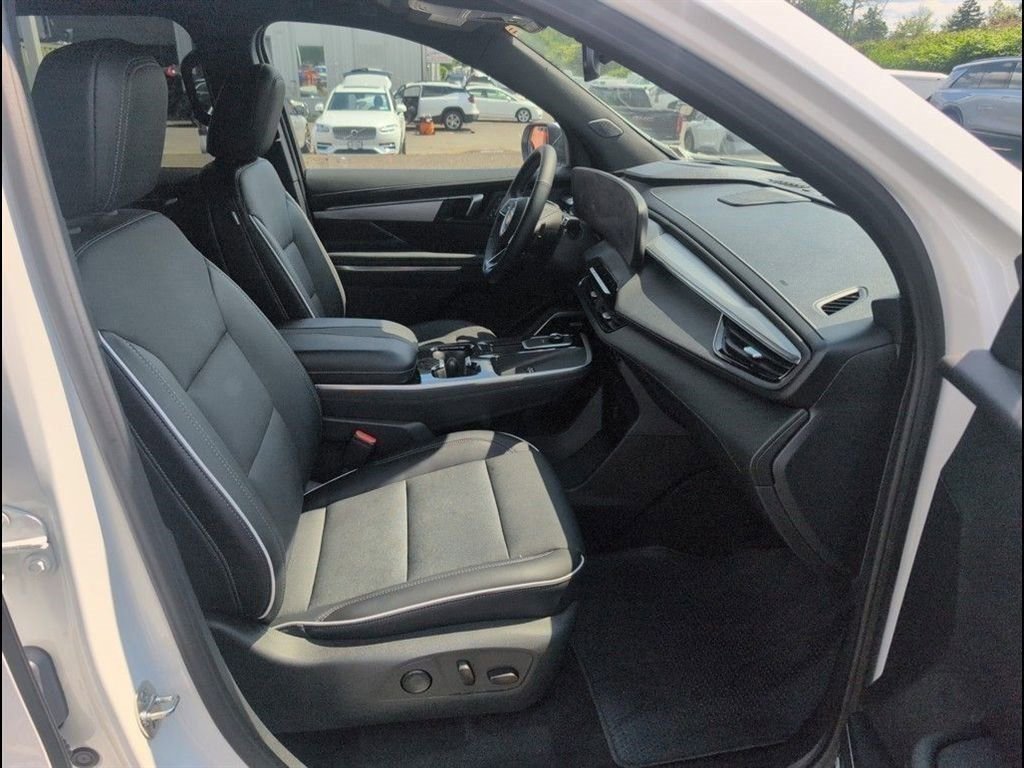 Used 2025 Buick Enclave Preferred w/ Power Package image 27