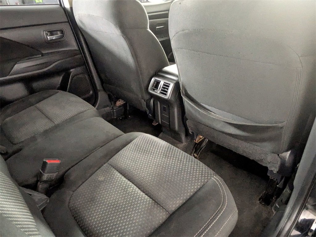 Used 2019 Mitsubishi Outlander ES image 27