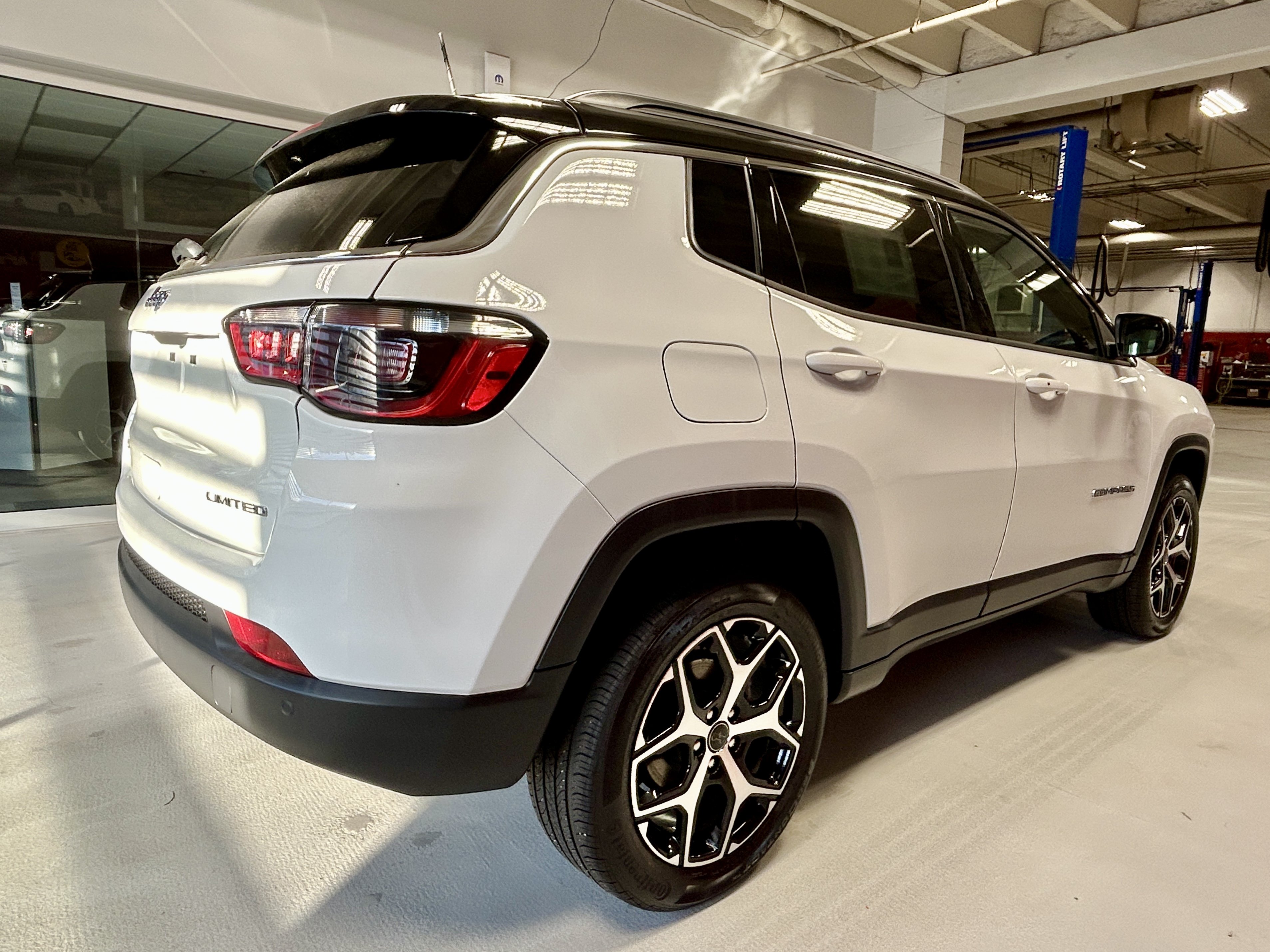 Certified 2025 Jeep Compass Limited w/ Sun & Sound Group AWD/4WD image 10