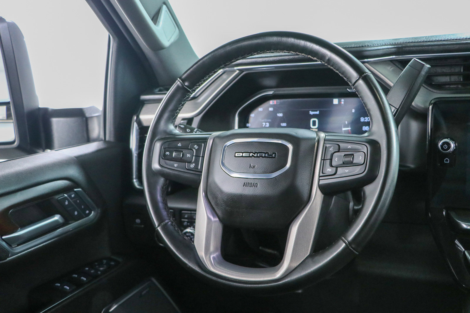 Used 2024 GMC Sierra 2500 Denali w/ Denali Reserve Package AWD/4WD image 13