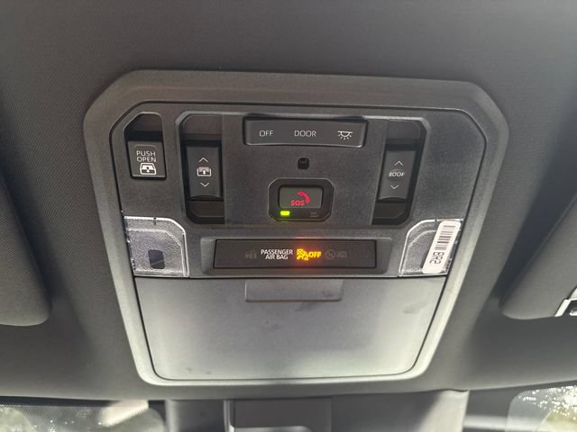 Used 2025 Toyota Tundra Limited AWD/4WD image 14