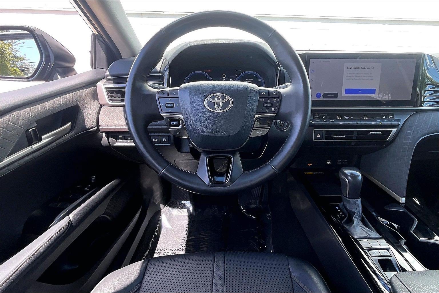 Used 2025 Toyota Camry XLE AWD/4WD image 6