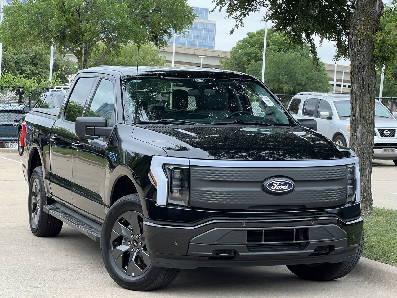 Used 2025 Ford F150 Lightning Flash AWD/4WD image 2
