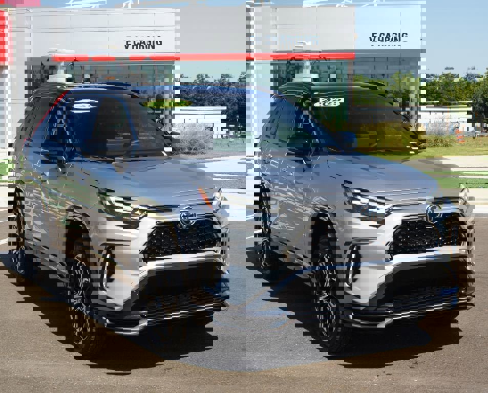 Used 2025 Toyota RAV4 XSE image 2