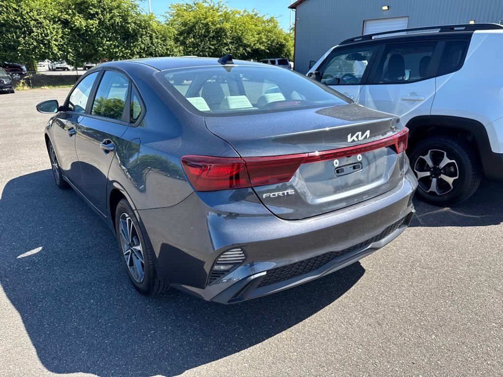 Used 2023 Kia Forte LXS w/ LXS Technology Package FWD image 3