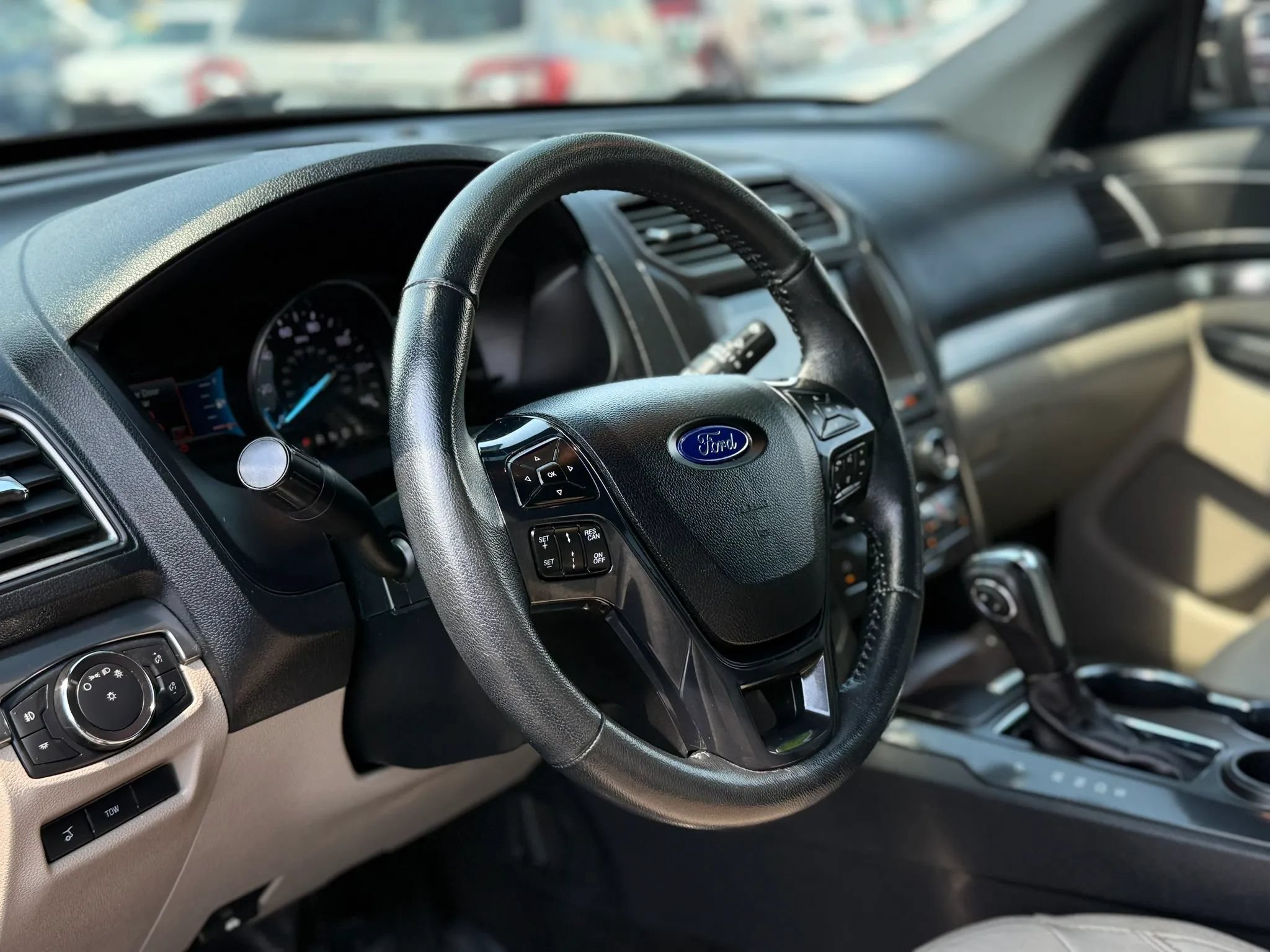 Used 2018 Ford Explorer XLT w/ Equipment Group 202A FWD image 16