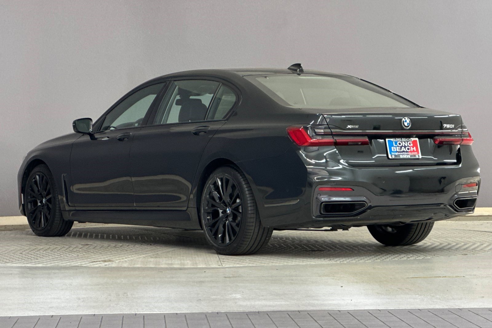 Used 2022 BMW 750i xDrive w/ Executive Package image 3