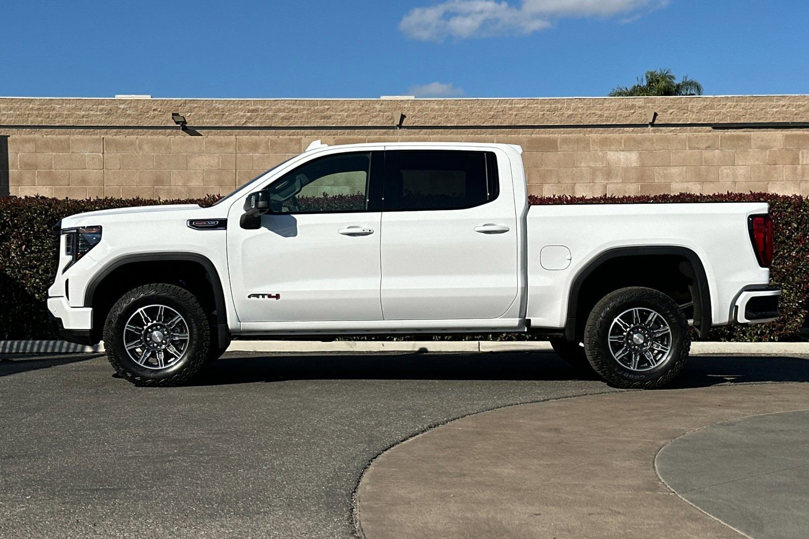 Certified 2025 GMC Sierra 1500 AT4 image 7