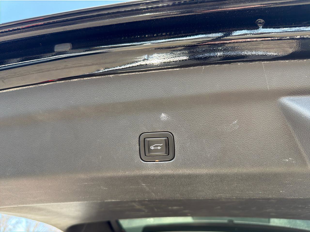 Used 2021 GMC Yukon XL Denali w/ Denali Premium Package image 12