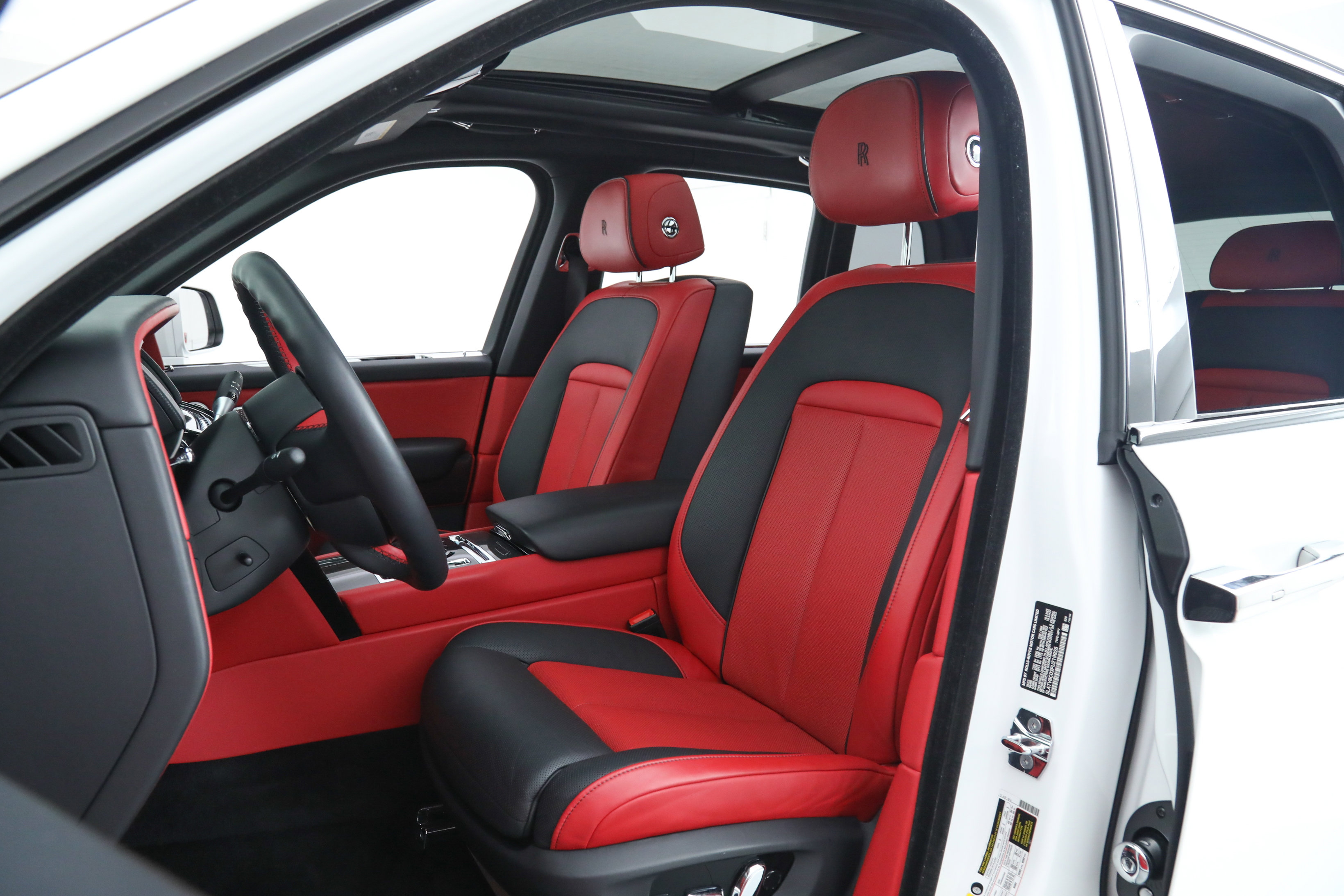 Used 2023 Rolls-Royce Cullinan Black Badge w/ Dark Exterior Package image 27