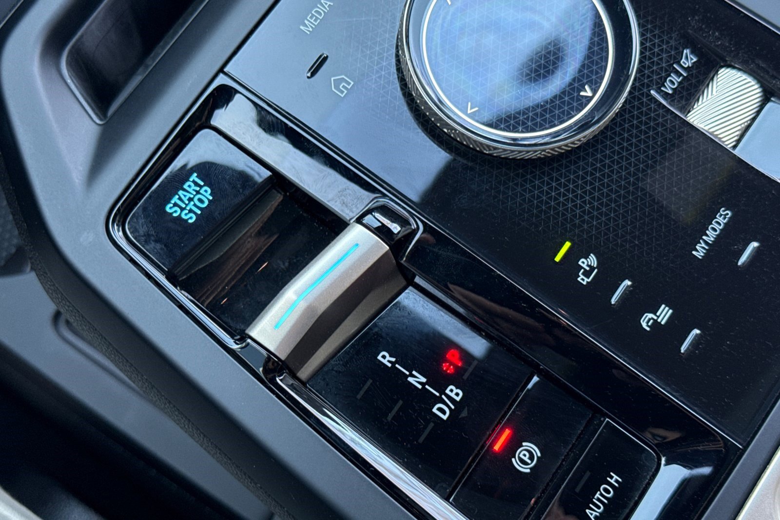 Used 2025 BMW iX xDrive50 w/ Premium Package image 26