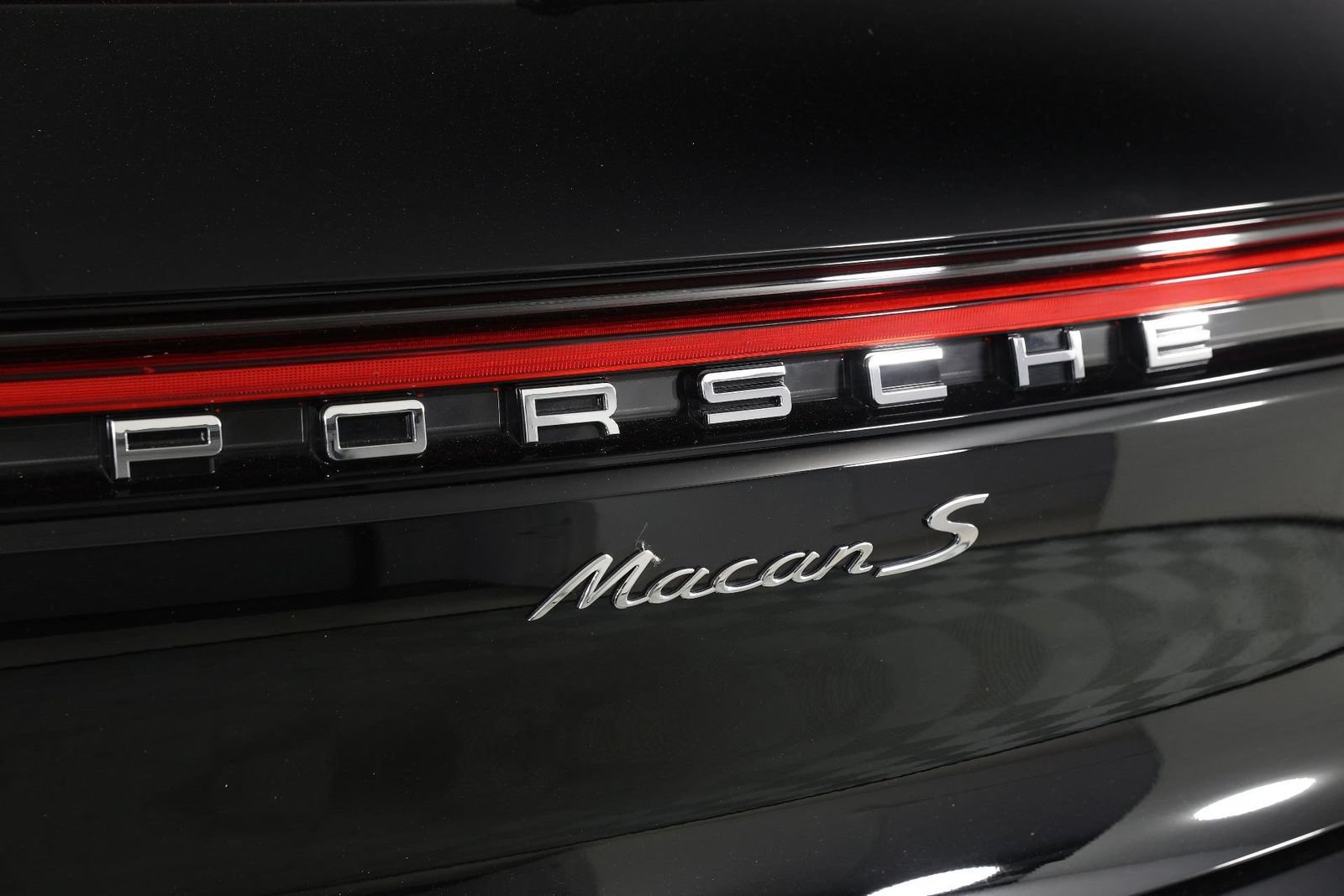 Certified 2023 Porsche Macan S AWD/4WD image 22