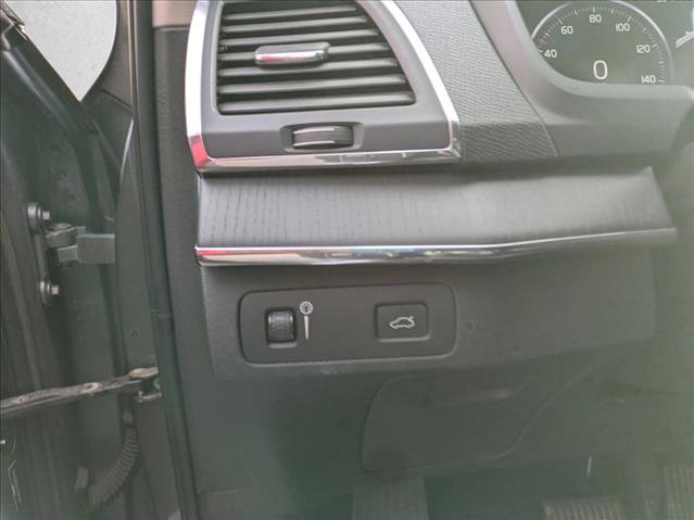 Used 2020 Volvo XC90 T6 Momentum w/ Protection Package image 19