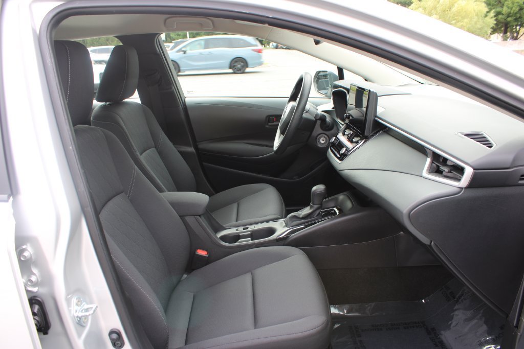 Used 2025 Toyota Corolla LE FWD image 13