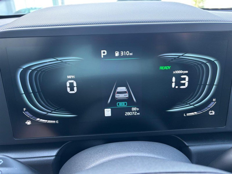 Used 2025 Kia Niro LX FWD image 21