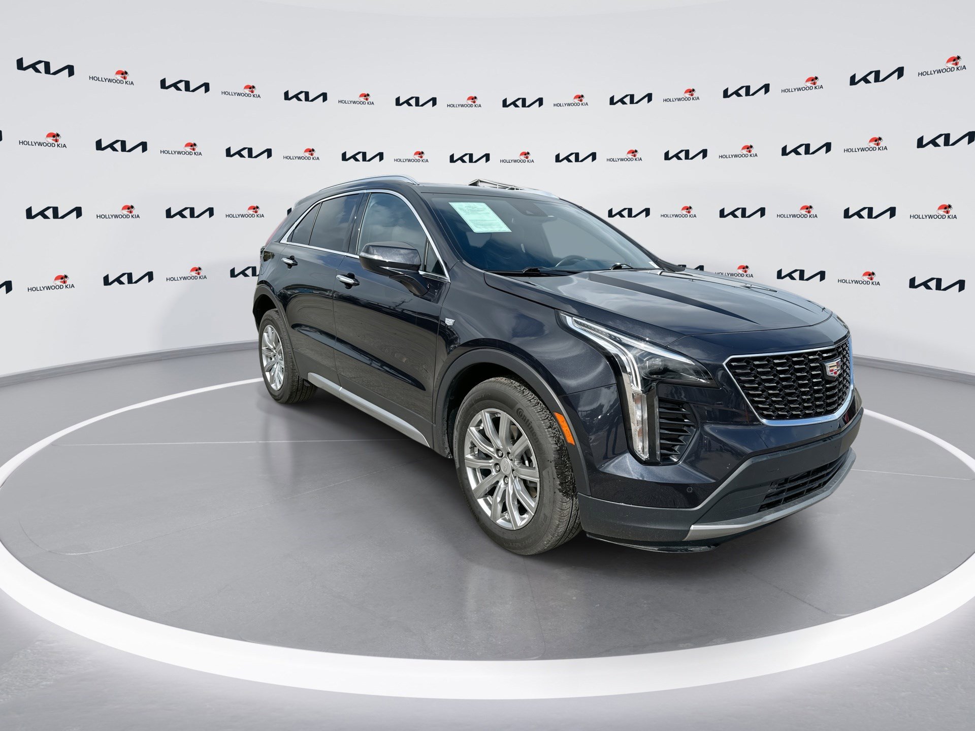 Used 2023 Cadillac XT4 Premium Luxury FWD image 2