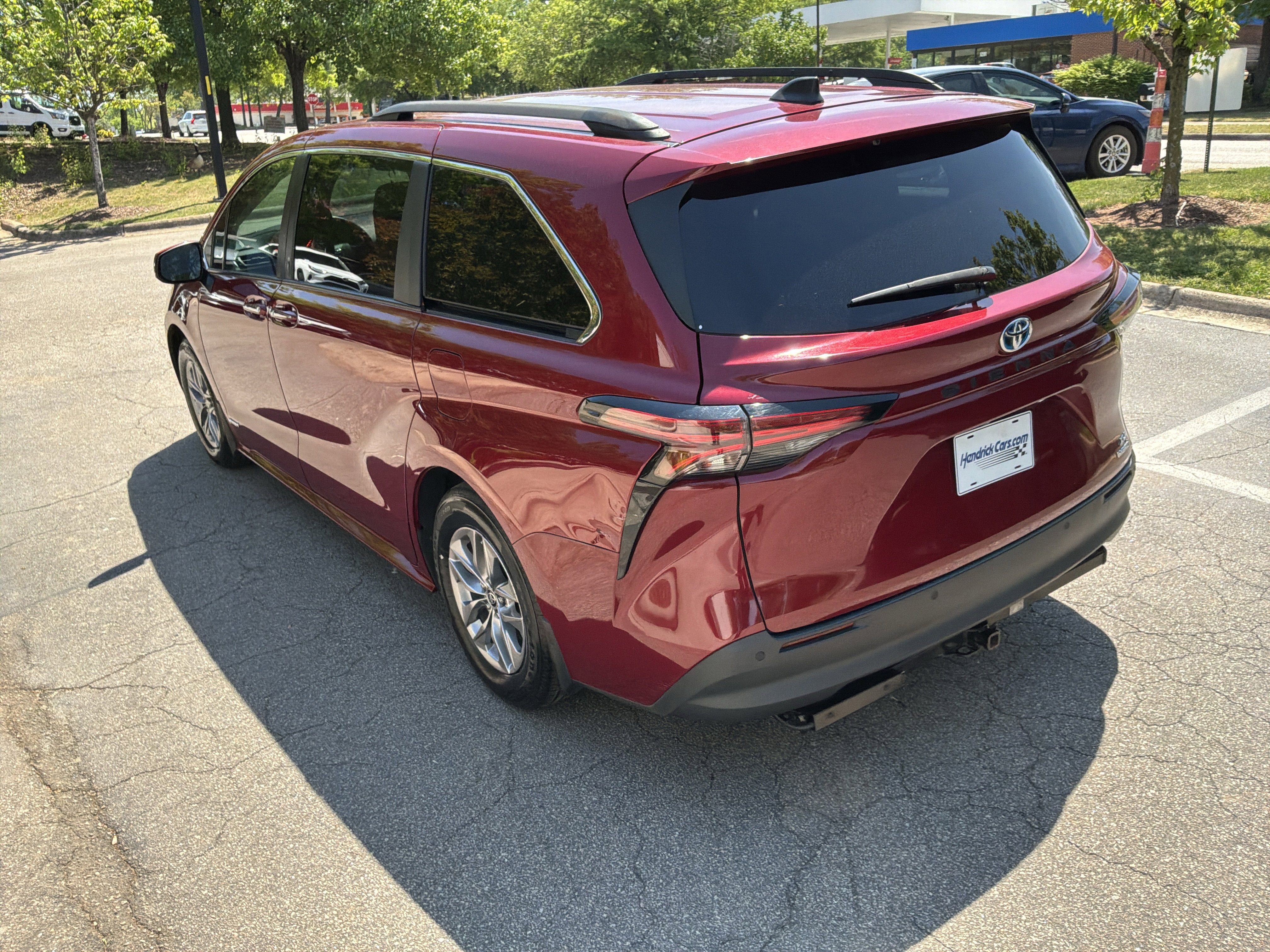 Used 2021 Toyota Sienna XLE image 8