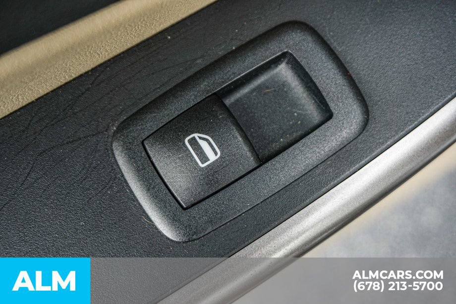 Used 2021 Jeep Cherokee Latitude AWD/4WD image 49