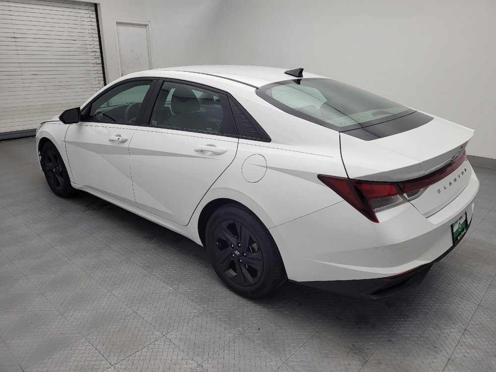 Used 2021 Hyundai Elantra SEL image 3