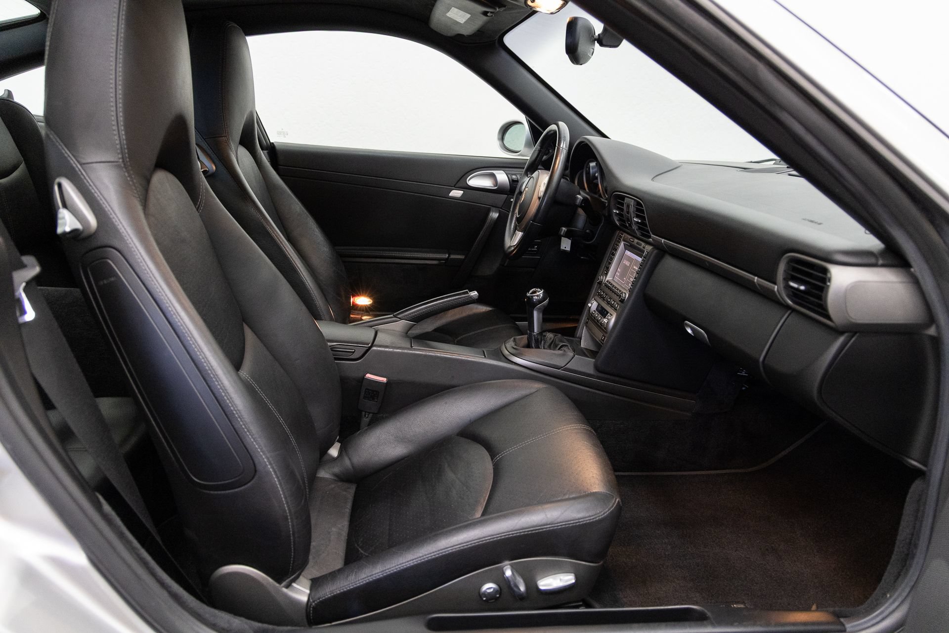 Used 2005 Porsche 911 Carrera RWD image 14