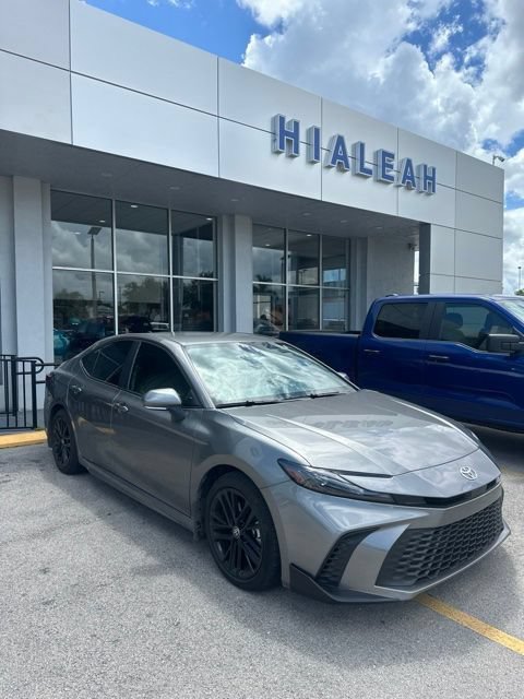 Used 2026 Toyota Camry SE FWD image 5