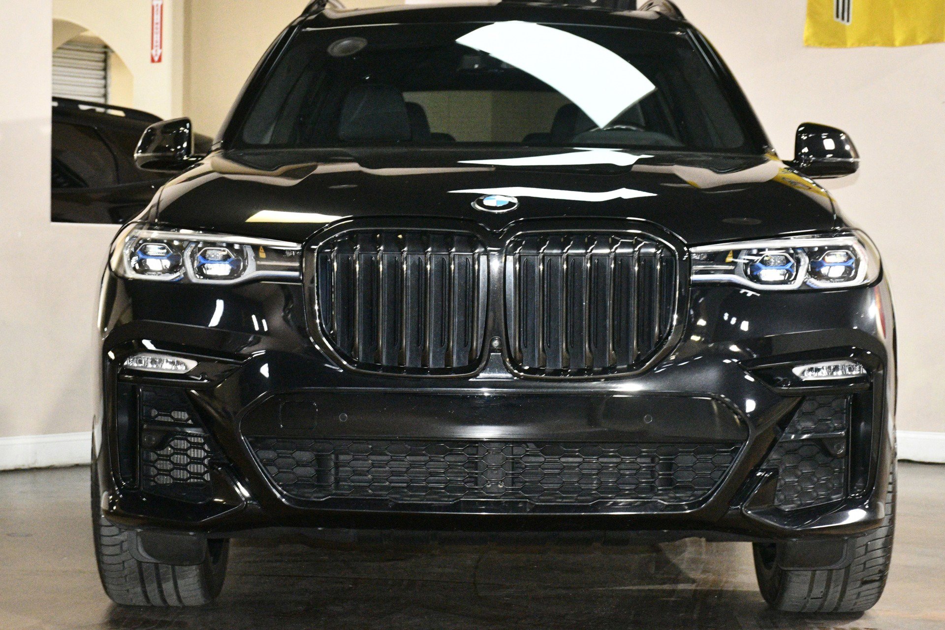 Used 2022 BMW X7 M50i w/ Luxury Seating Package image 1
