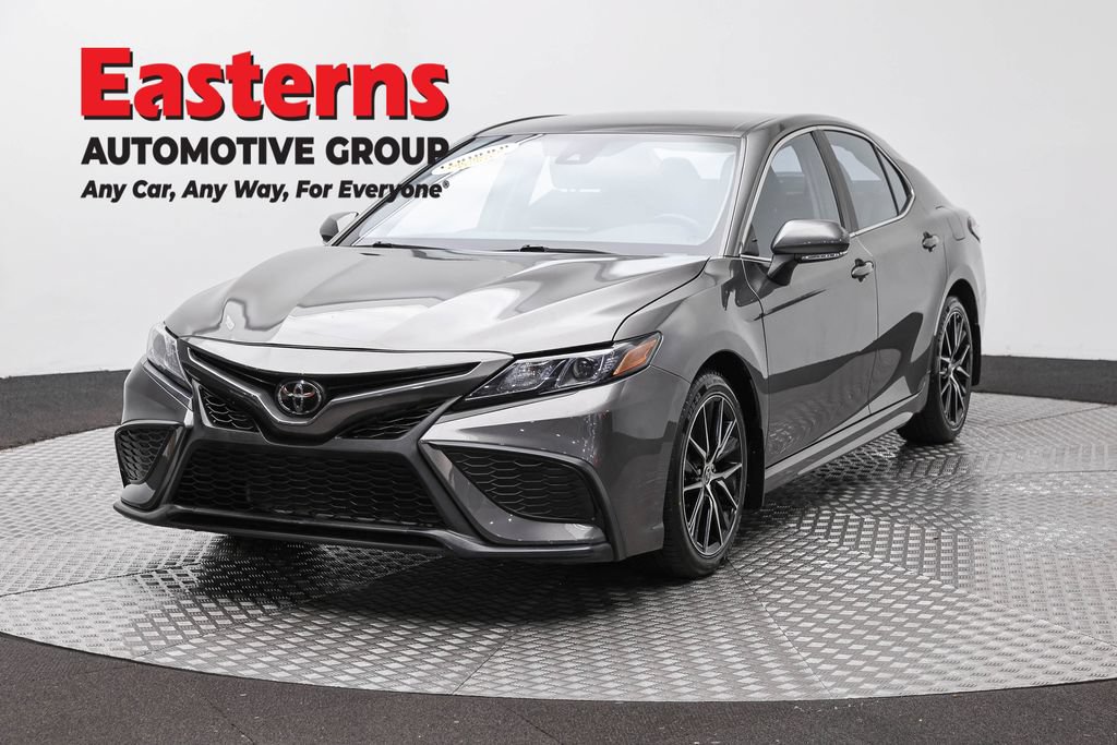 Used 2024 Toyota Camry SE FWD image 1