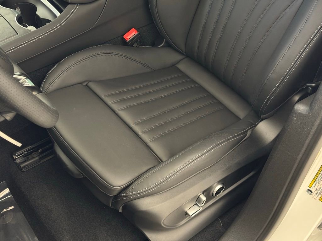 New 2025 Maserati Grecale GT image 6