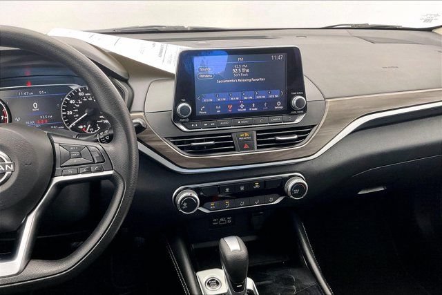 Used 2023 Nissan Altima 2.5 SV FWD image 5