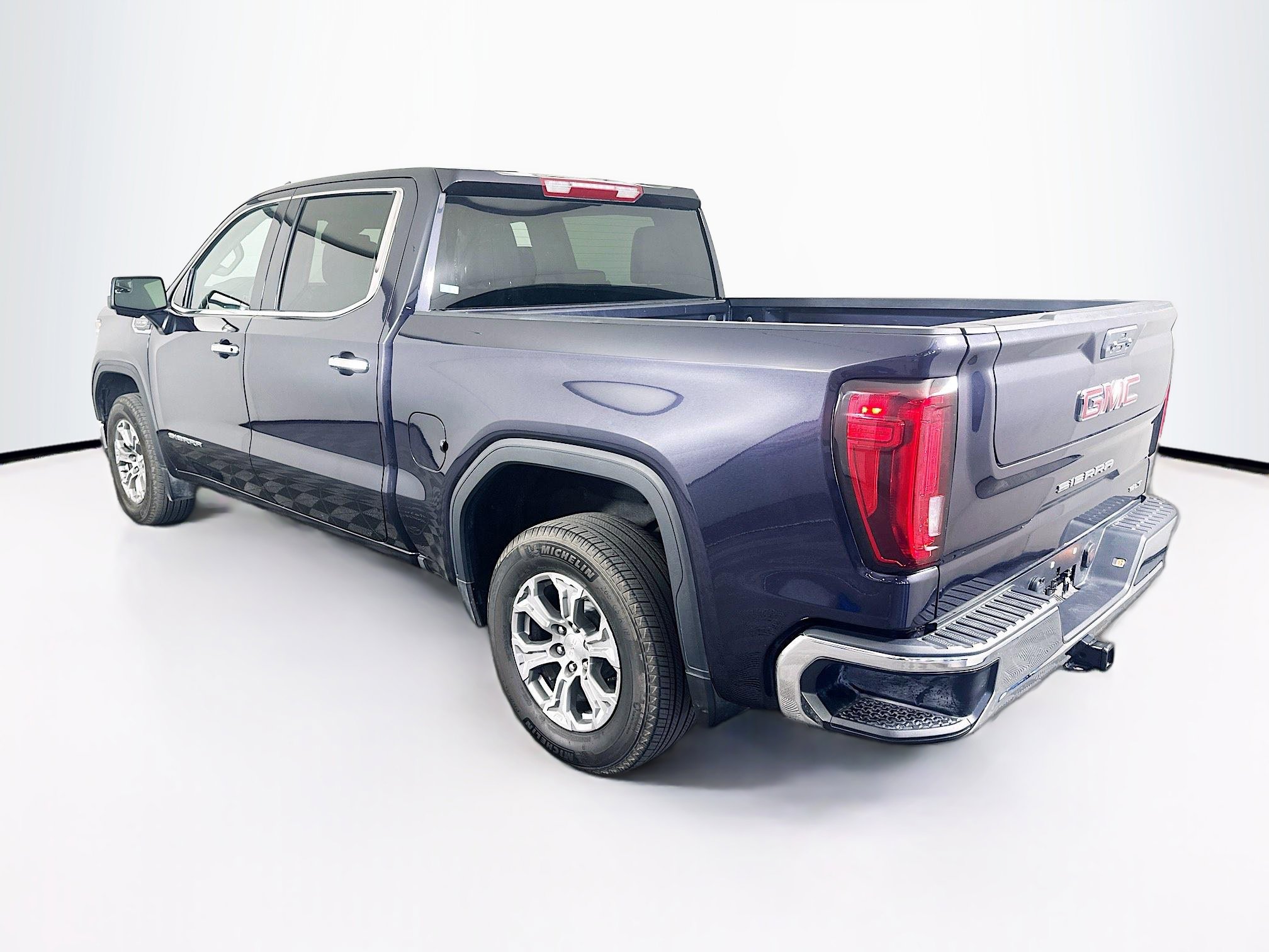 Used 2025 GMC Sierra 1500 SLT image 5